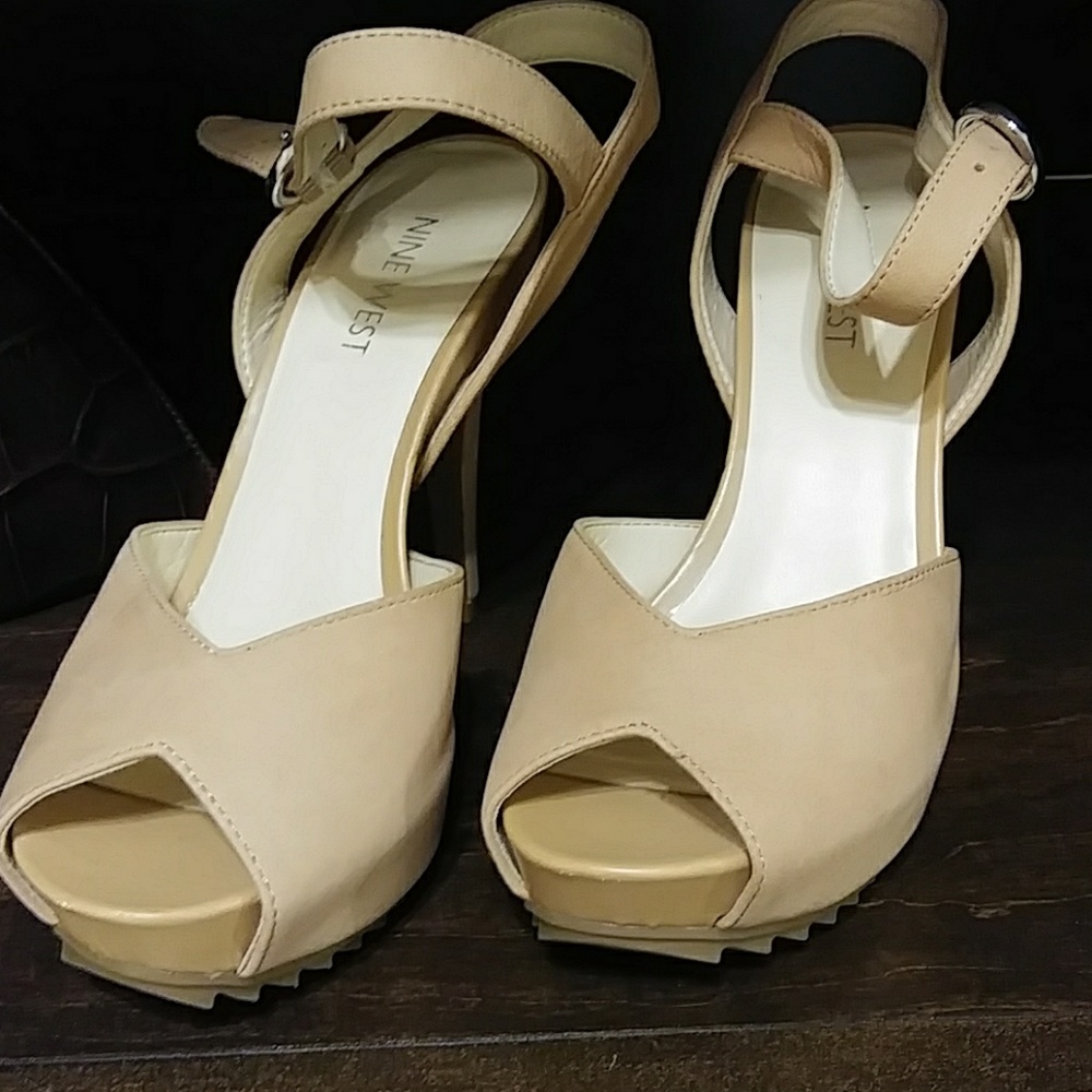 Brand new Nine West nude heels.